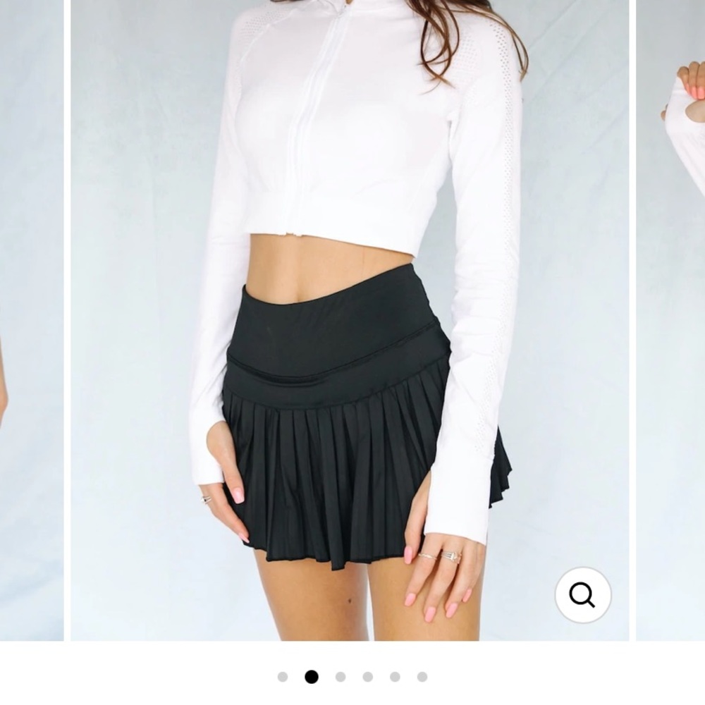 Gold Hinge Black Pleated Tennis Skirt